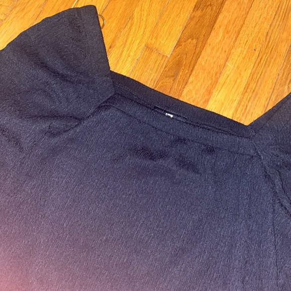 Black off the shoulder cropped top - Picture 2 of 4